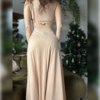 Kleid mit Beinschlitzen